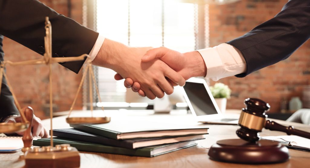 Người bản ngữ không chỉ thành thạo ngôn ngữ mà còn hiểu rõ pháp luật tại Malaysia Người bản ngữ không chỉ thành thạo ngôn ngữ mà còn hiểu rõ pháp luật tại Malaysia